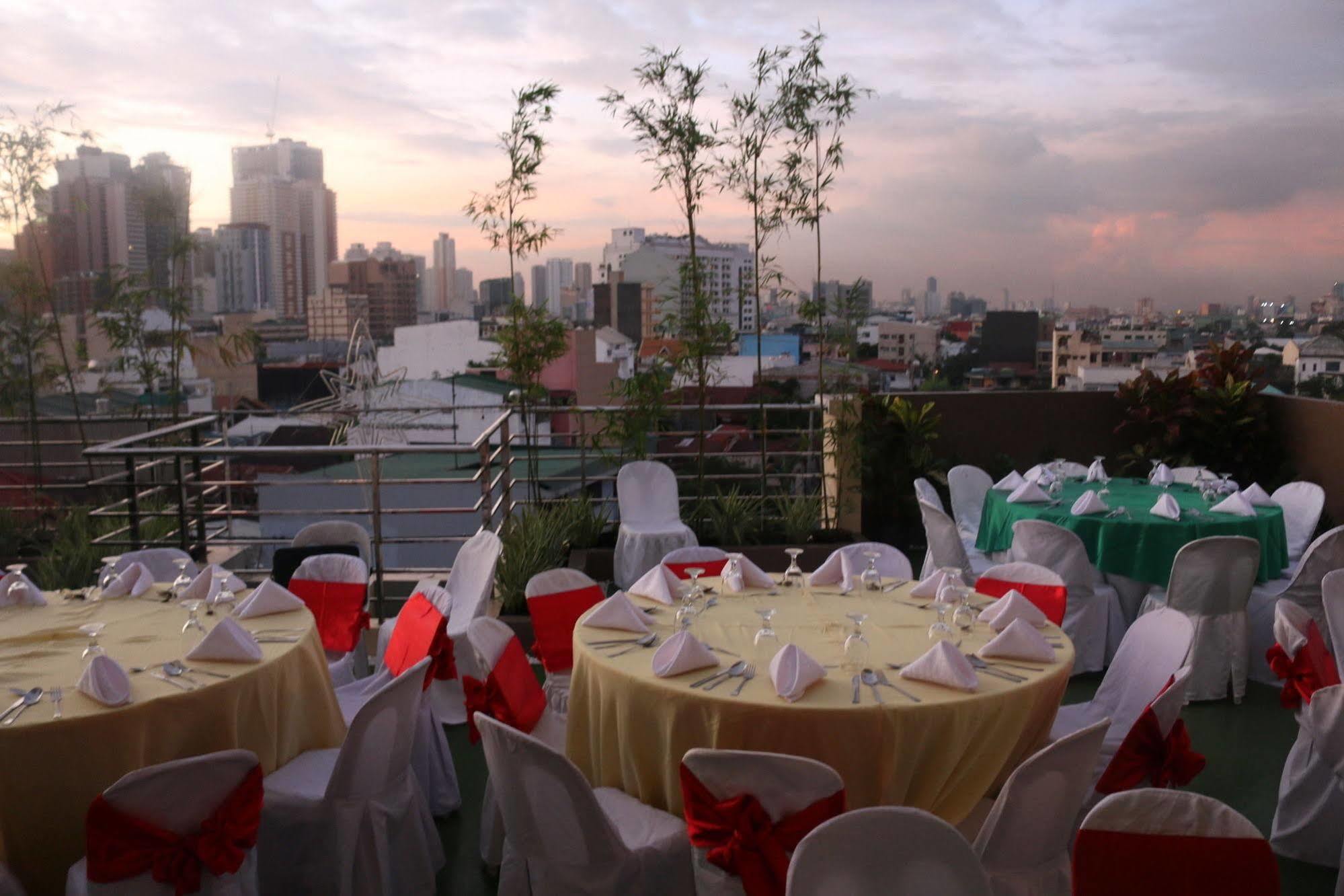 Oyo 456 Festive Hotel Manila Exterior photo